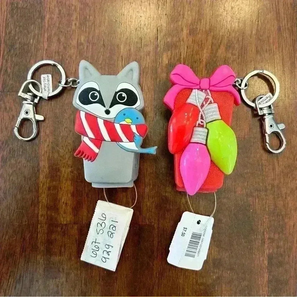 NWT Bath Body Works Pocket Bac Hand Sanitizer Holders Set Of 2 Christmas Holiday - Picture 1 of 5